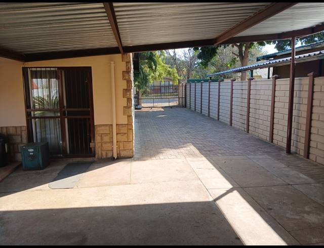 3 BEDROOM HOUSE FOR SALE IN GEELHOUTPARK